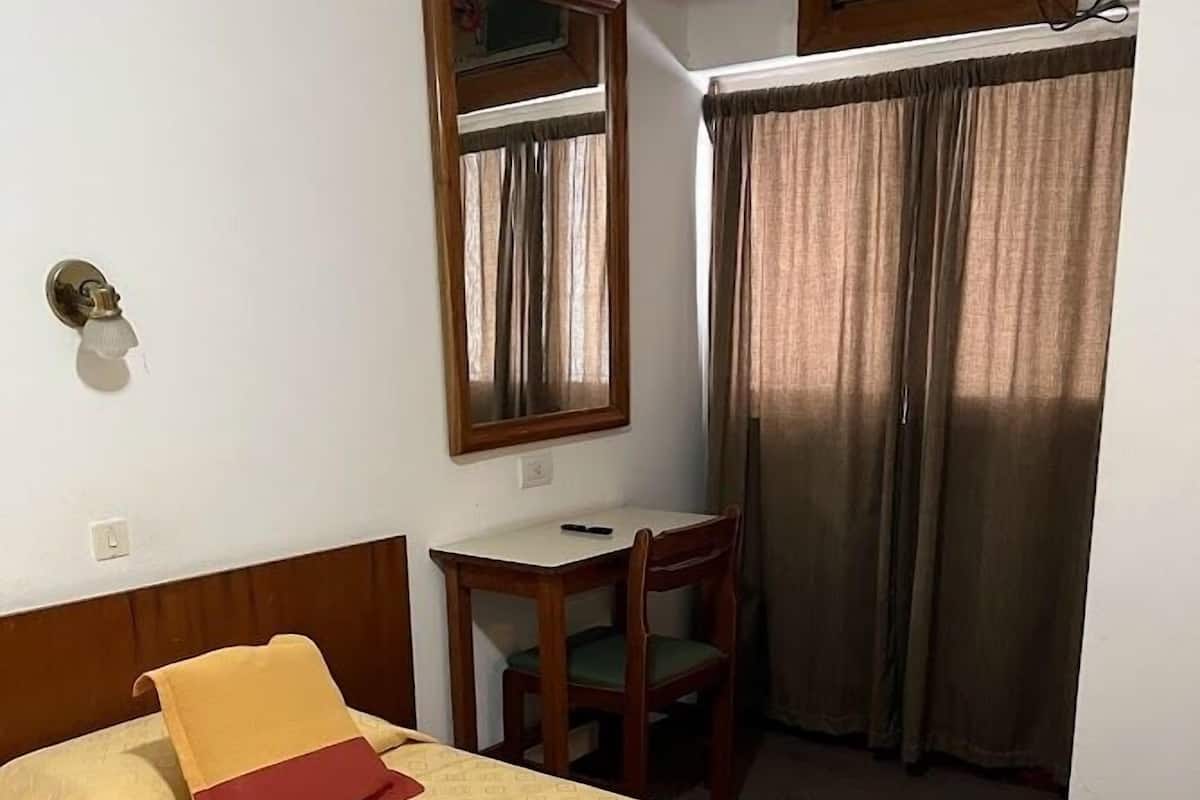 Single Room | In-room safe, iron/ironing board (on request), cribs (free), WiFi (free)