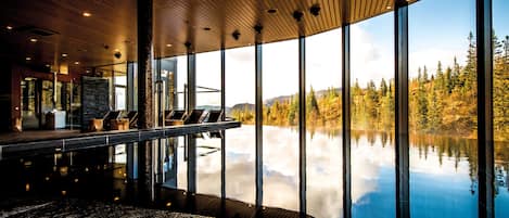 2 piscines couvertes, piscine extérieure