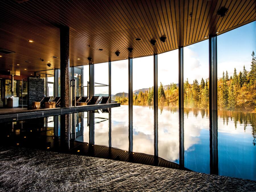 2 indoor pools, outdoor pool