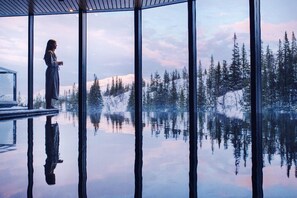 2 piscines intérieures, piscine extérieure