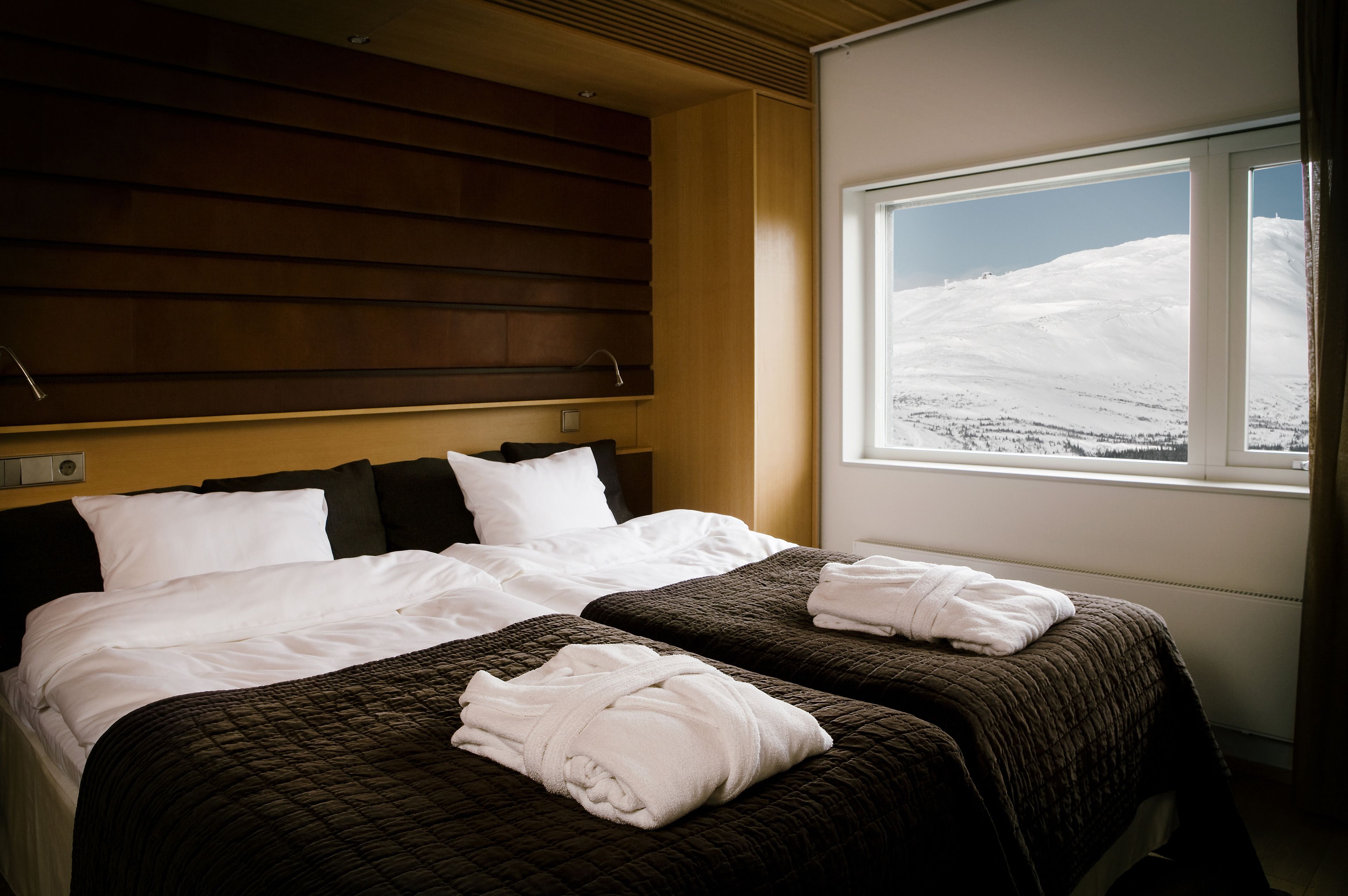 Pillowtop beds, in-room safe, desk, blackout drapes