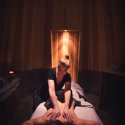 Un sauna, aguas termales/minerales, tratamientos corporales