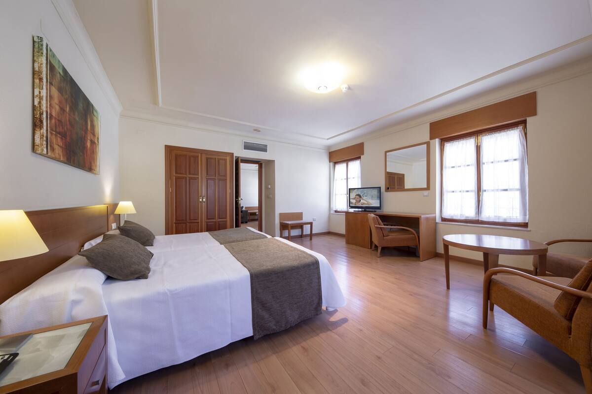 classic room, 2 single beds | minibar, in-room safe, individually furnished, desk