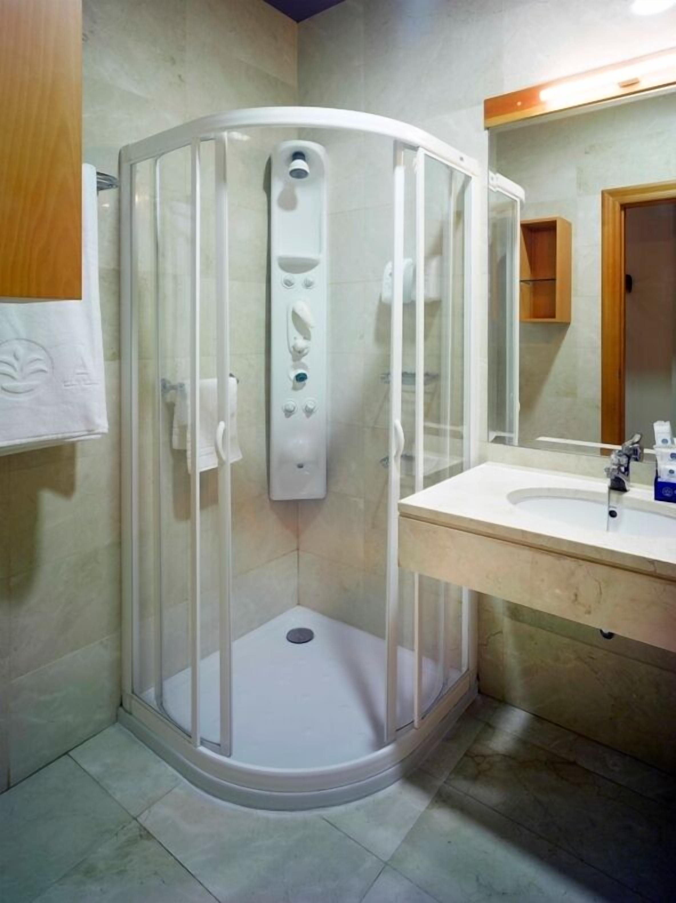 superior room, 2 single beds | bathroom | free toiletries, hair dryer, dressing gowns, bidet