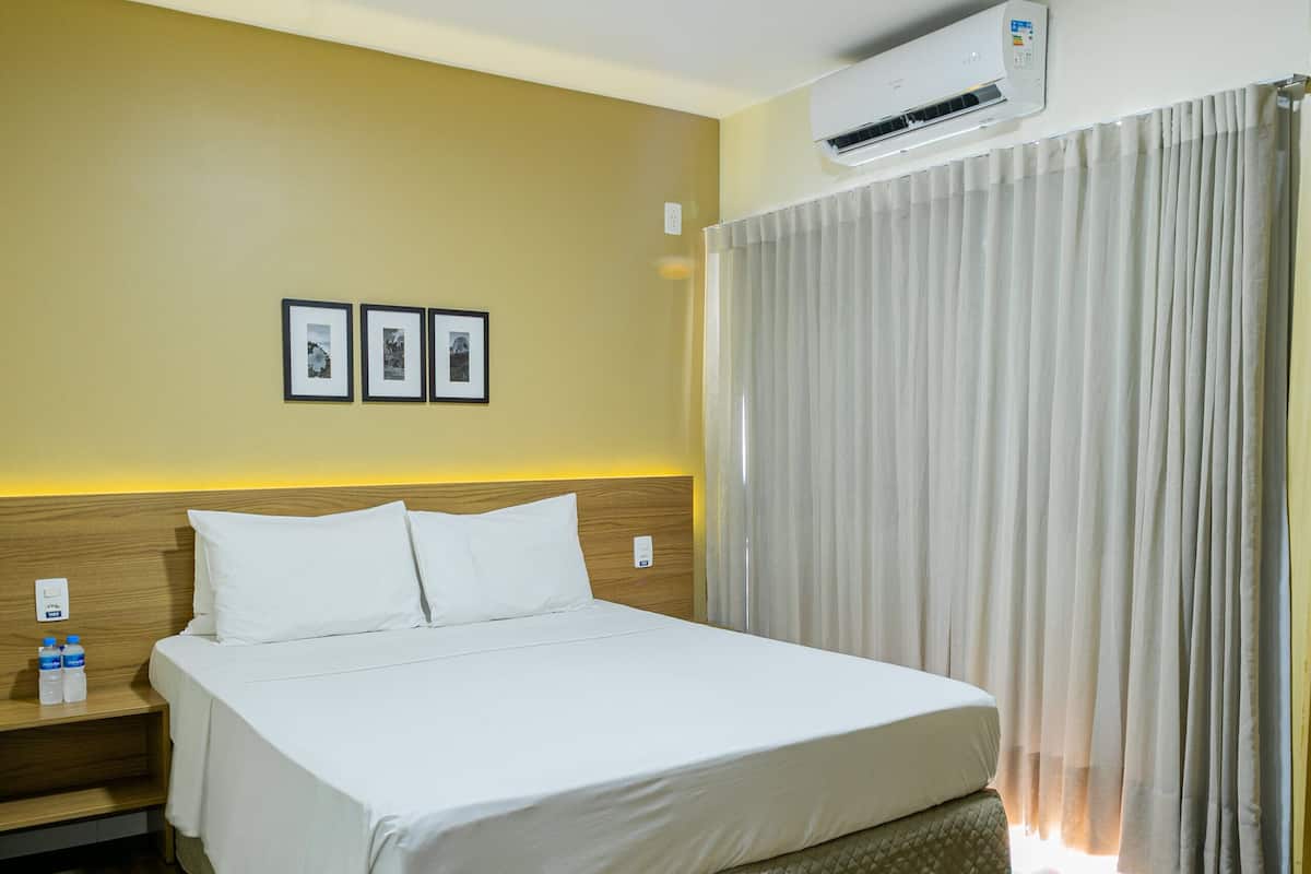 Superior Double Room | Peralatan tempat tidur premium, busa memori, bar mini