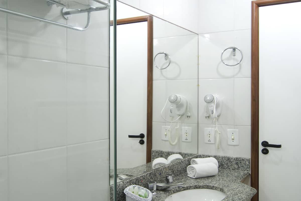 deep-soaking bathtub