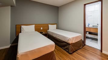 Habitación individual superior | Ropa de cama de alta calidad, colchones viscoelásticos, minibar