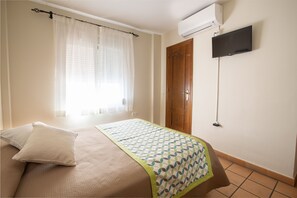 Doppelzimmer, mit Bad, Blick auf den Innenhof (CM) | Blick vom Balkon