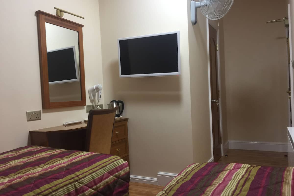In-room safe, desk, bed sheets