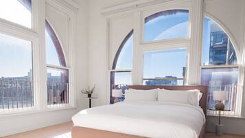 Room, 1 King Bed, Corner | Frette Italian sheets, premium bedding, down duvets, pillow-top beds