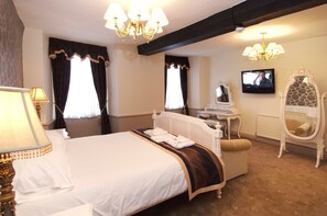 Double Room | Individually decorated, individually furnished, desk, laptop workspace