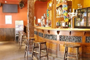 Bar (on property) - The Old Crown Coaching Inn (Faringdon)