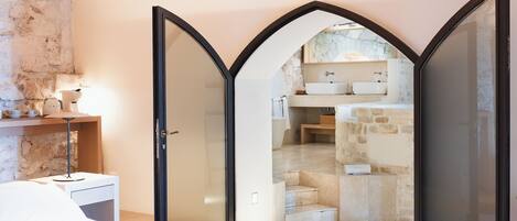 Suite Master | Frette Italian sheets, premium bedding, down comforters, minibar