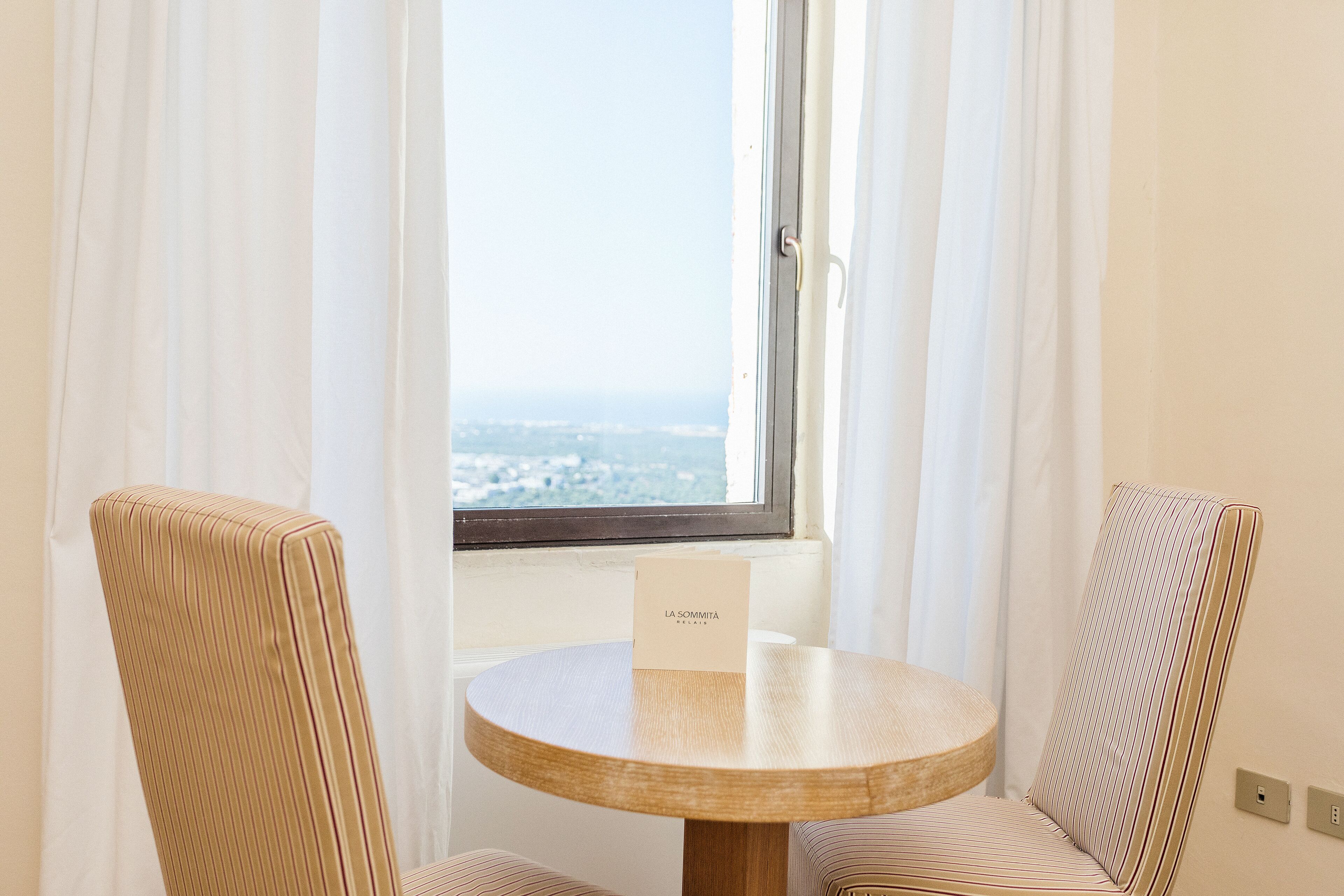 1 bedroom, frette italian sheets, premium bedding, down duvets