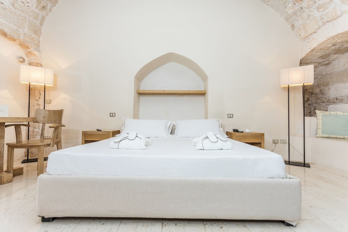 Deluxe Double Room | 1 bedroom, Frette Italian sheets, premium bedding, down comforters