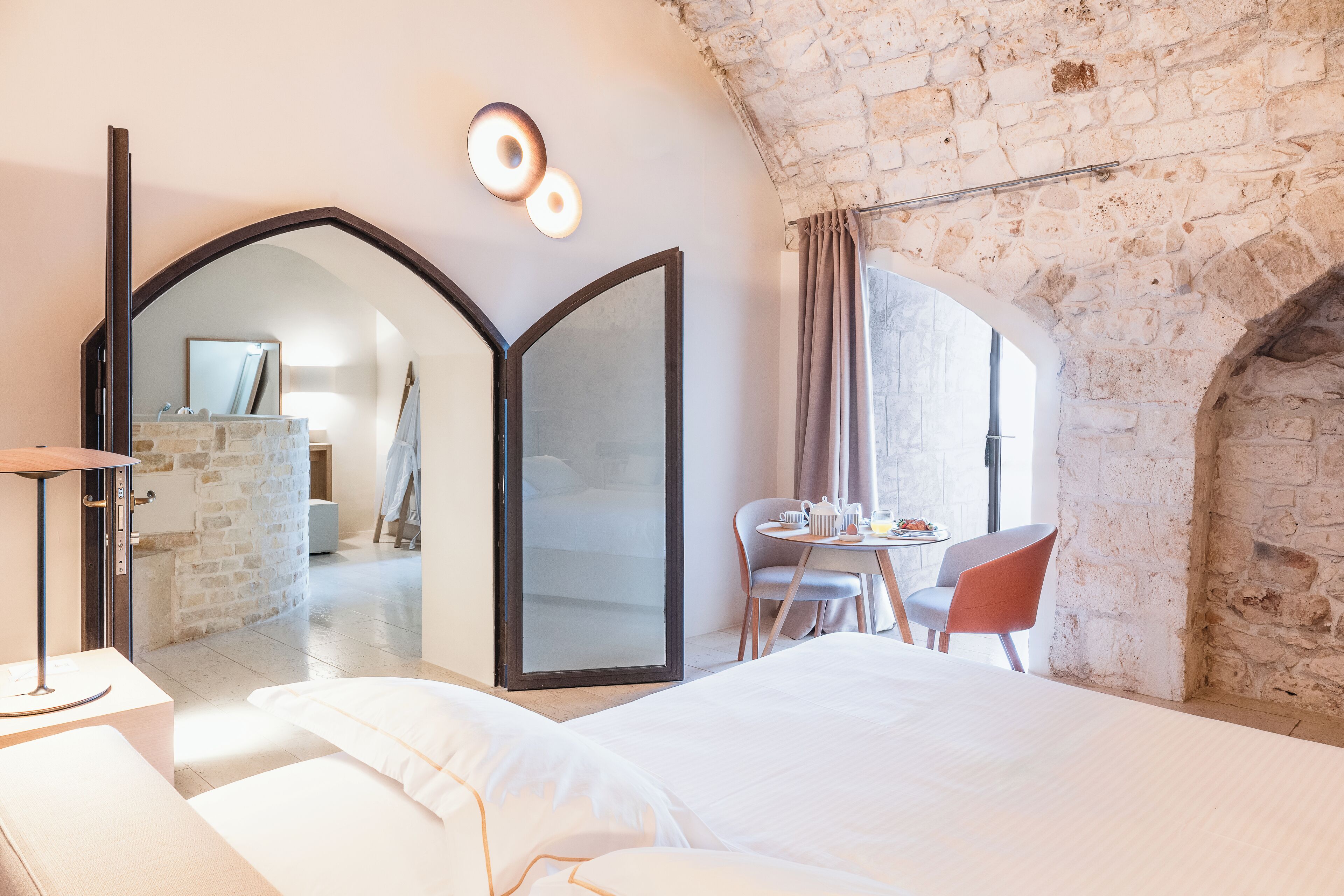 Suite Master | Frette Italian sheets, premium bedding, down comforters, minibar