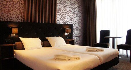 Blackout curtains, iron/ironing board, cots/infant beds, free WiFi. Hotel de Paasberg