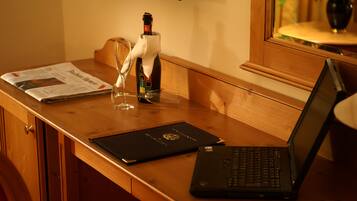 Superior Room | Minibar, in-room safe, desk, blackout drapes