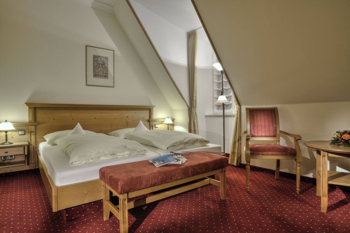 Doppelzimmer, 1 King-Bett | Minibar, Zimmersafe, Schreibtisch, Verdunkelungsvorhänge
