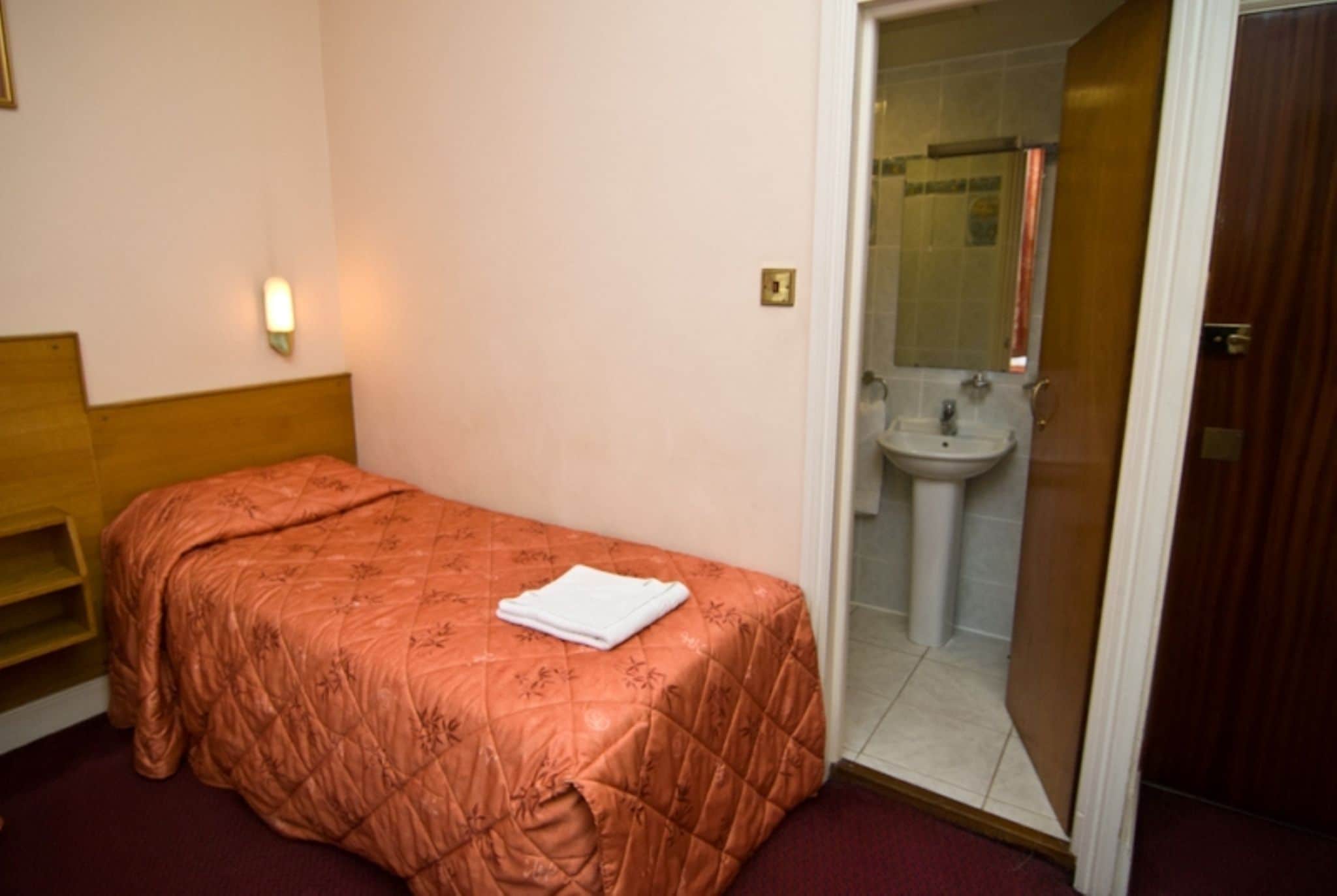 Photo - Alexandra Hotel