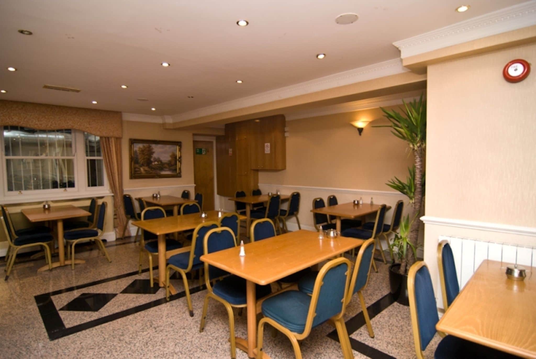 Photo - Alexandra Hotel