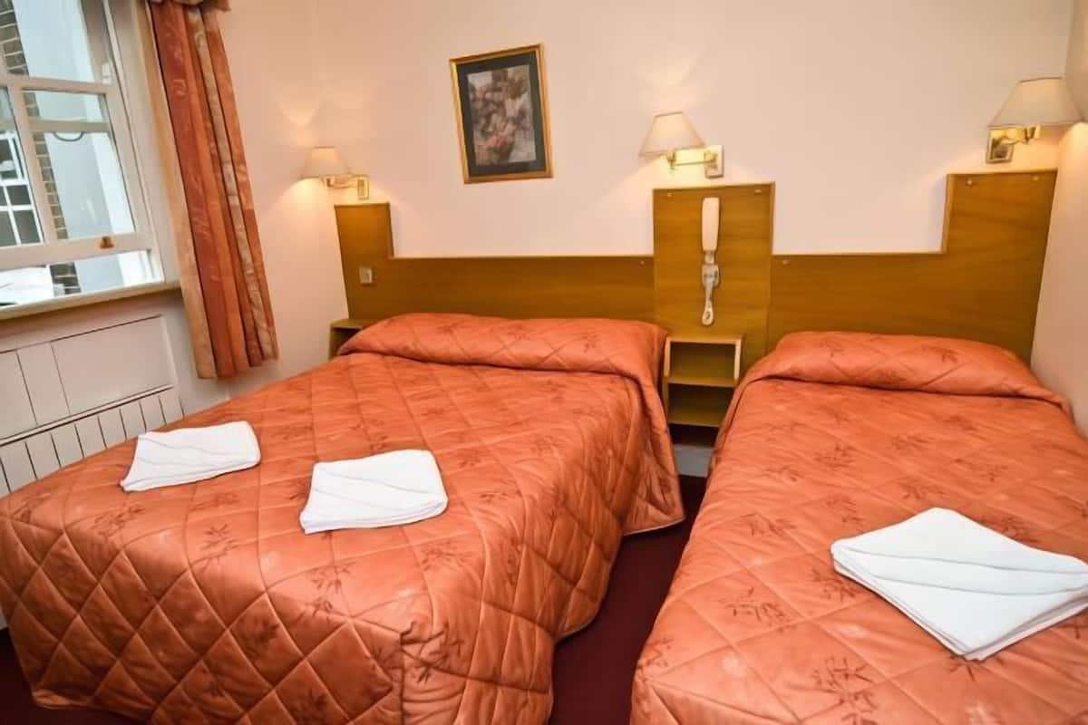 Premium bedding, in-room safe, desk, iron/ironing board