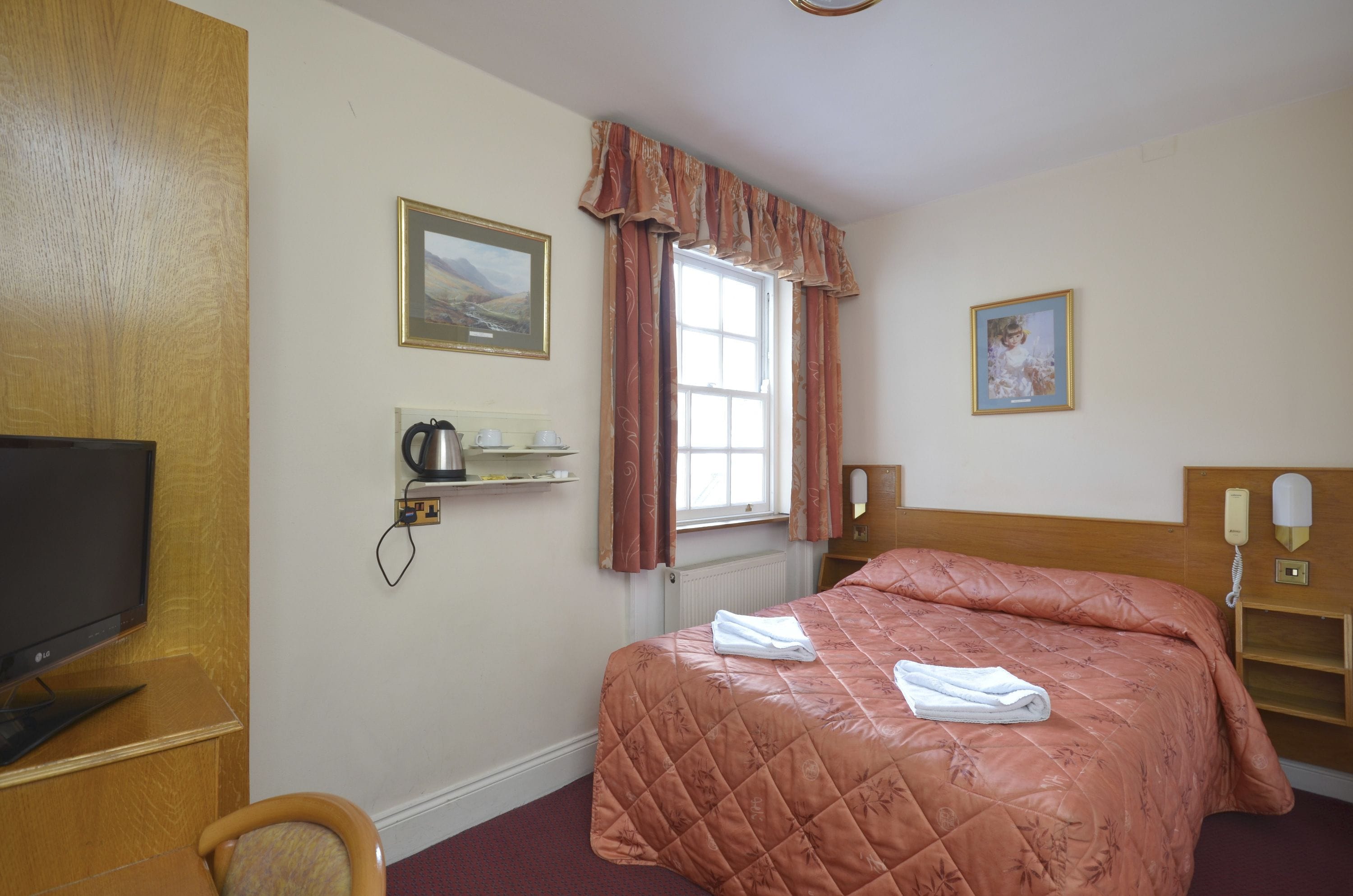 Photo - Alexandra Hotel