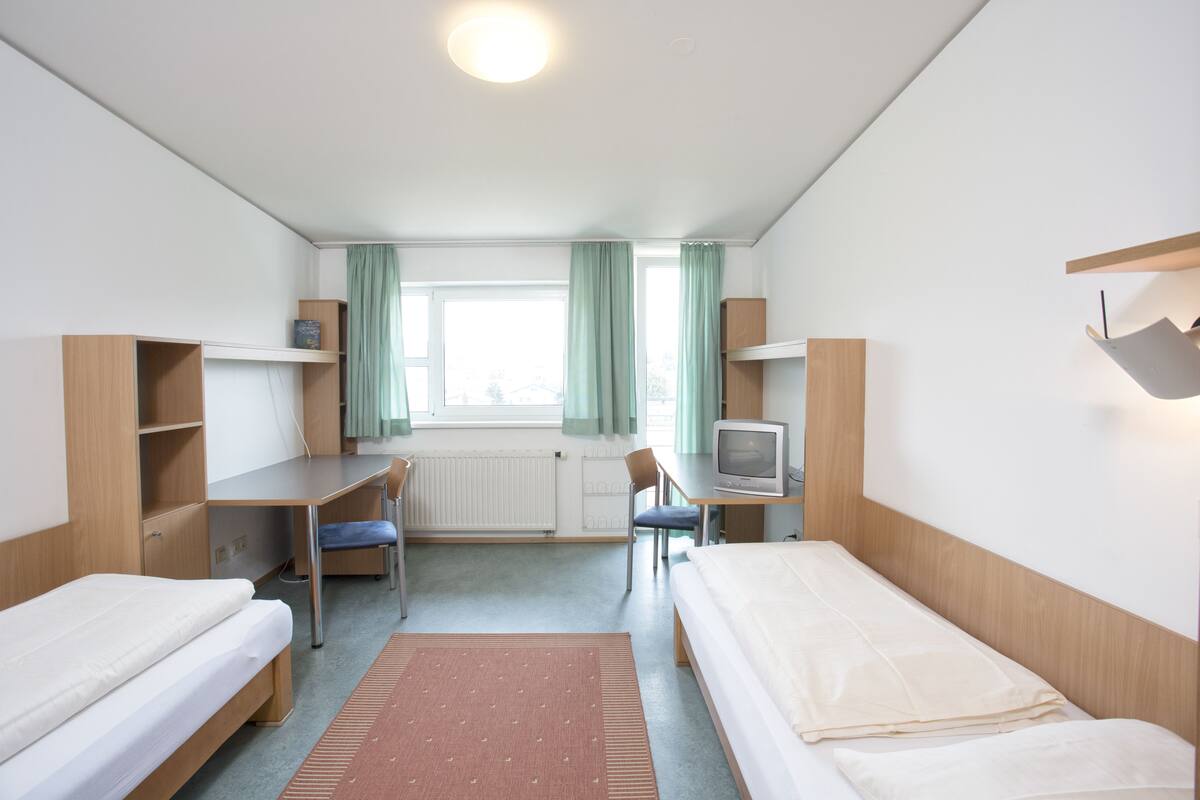 Desk, free cots/infant beds, free WiFi