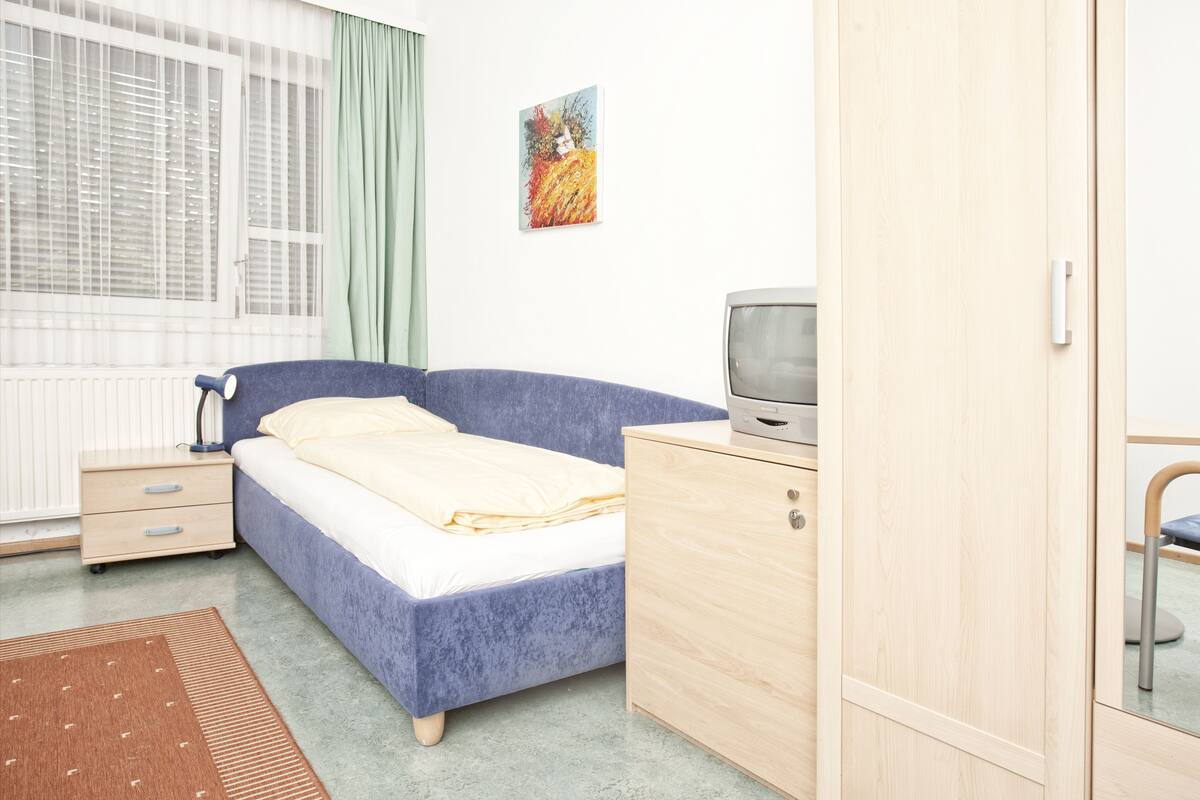 Desk, free cots/infant beds, free WiFi