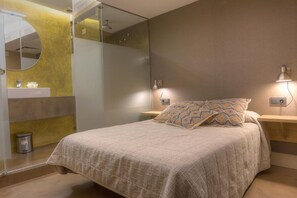 In-room safe, soundproofing, free WiFi, bed sheets - Los Patios Hotel (Córdoba)