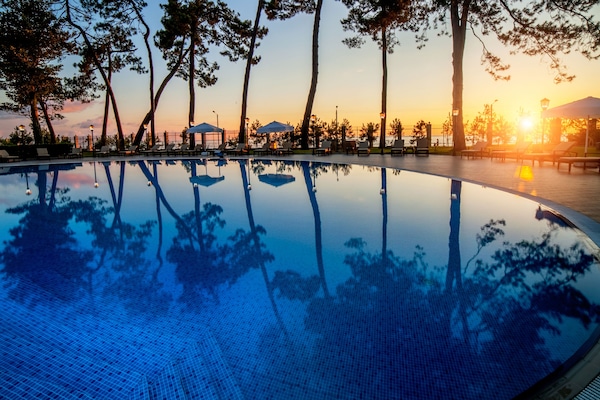 2 piscinas al aire libre, sombrillas, tumbonas