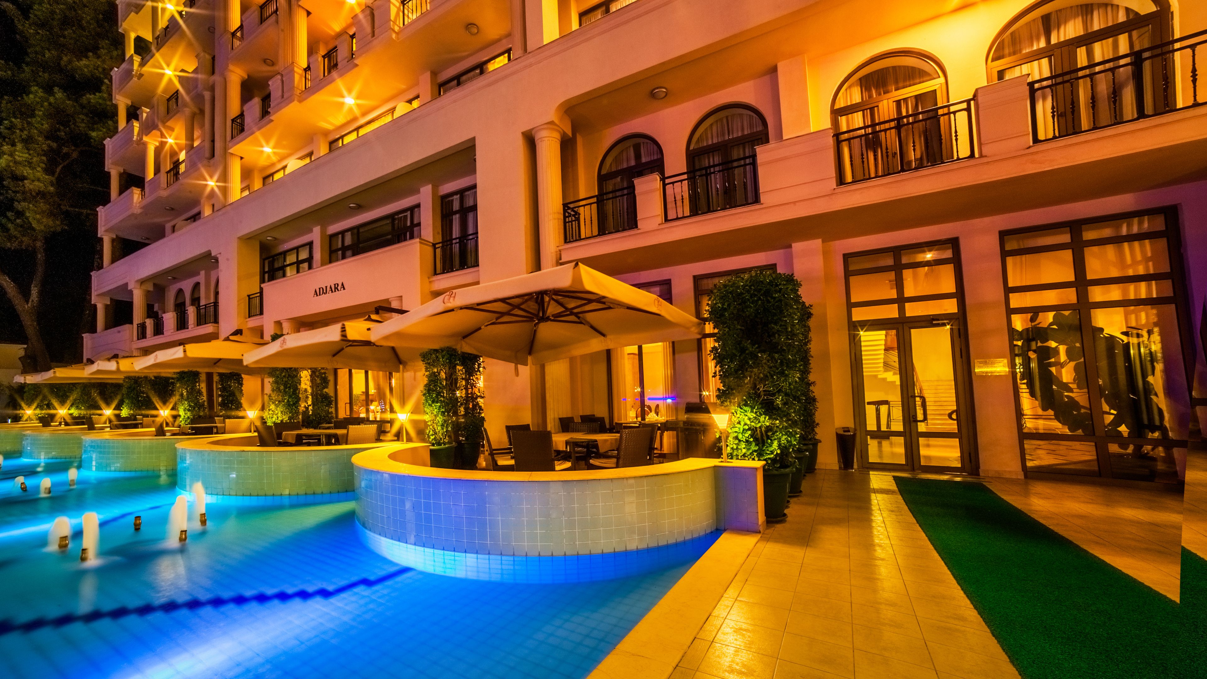 2 restaurants, spécialités Cuisine internationale