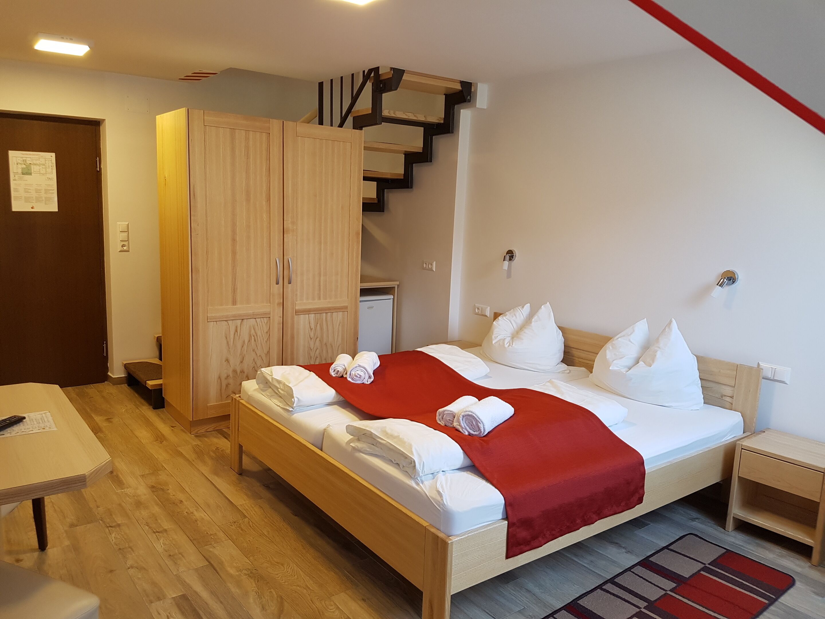 ملاءات للفراش لا تسبب الحساسية وطراز فريد لكل وحدة ومكتب وواي فاي مجانًا