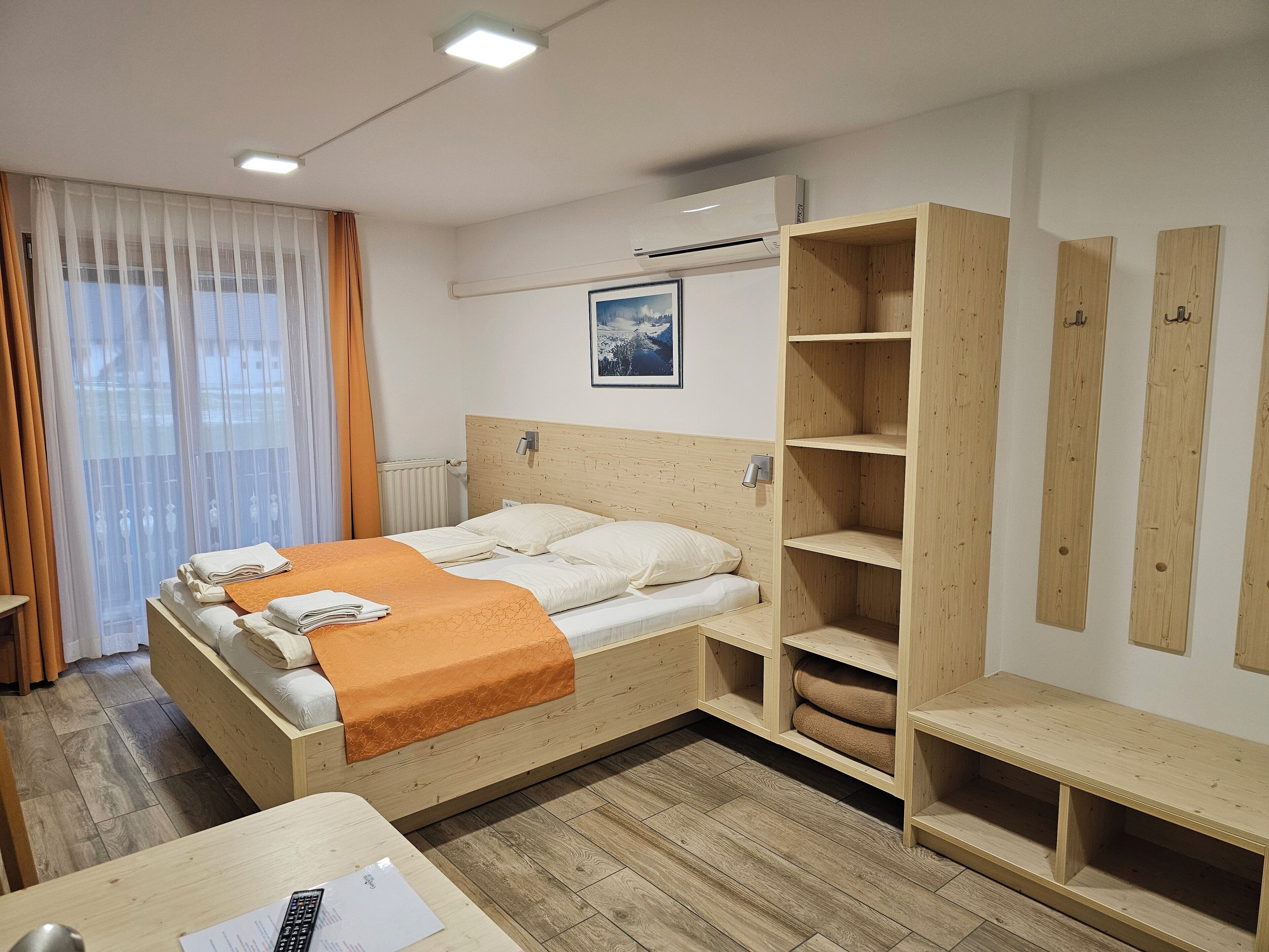 ملاءات للفراش لا تسبب الحساسية وطراز فريد لكل وحدة ومكتب وواي فاي مجانًا