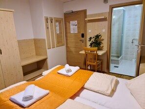 Economy Double Room, 1 King Bed | Hypo-allergenic bedding, individually furnished, desk, free WiFi