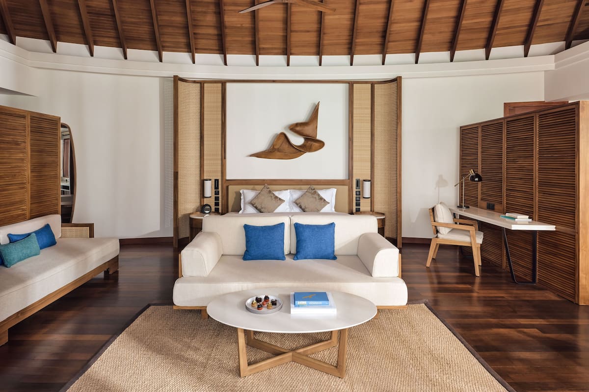 1 bedroom, frette italian sheets, premium bedding, minibar