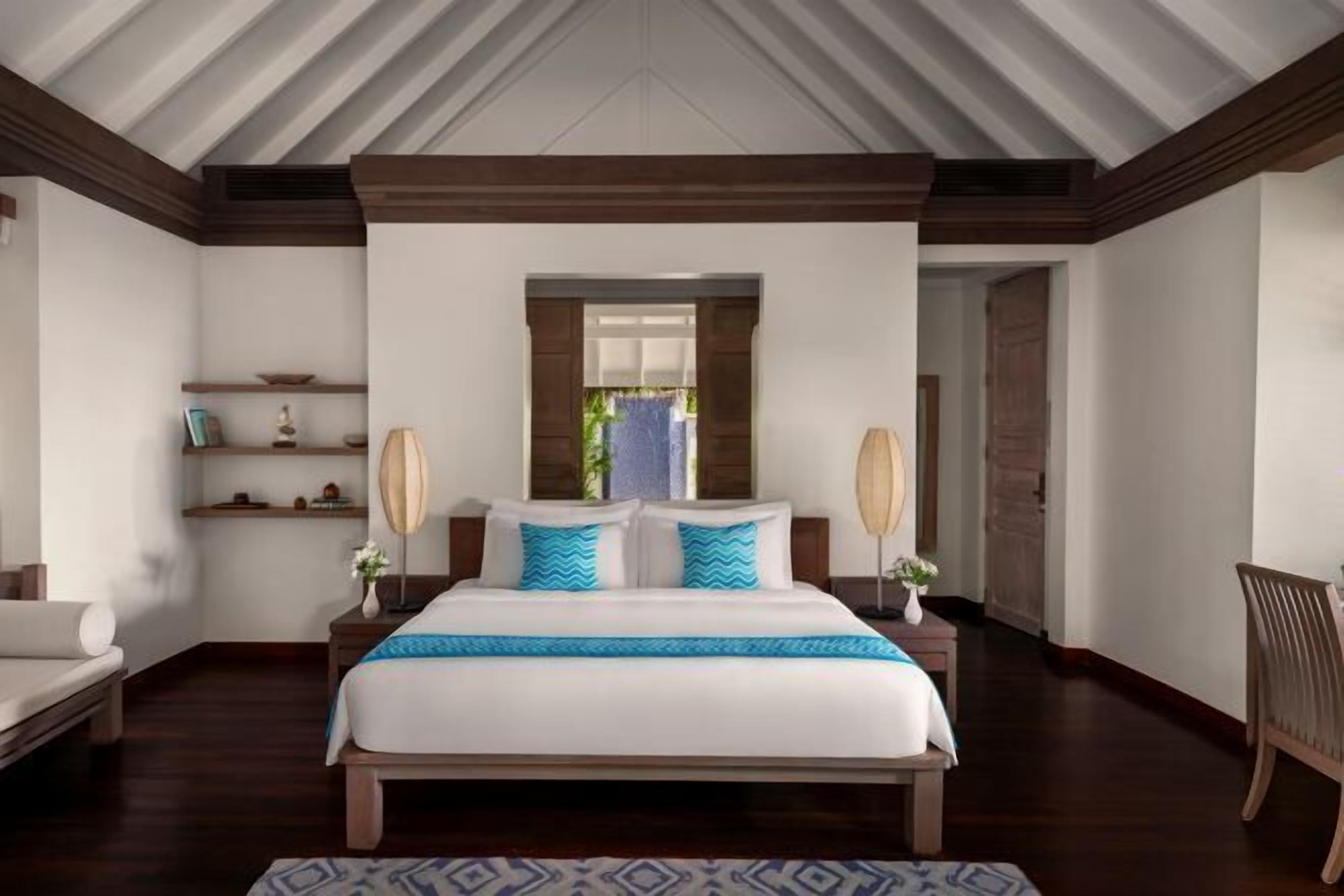 Frette Italian sheets, premium bedding, minibar, in-room safe