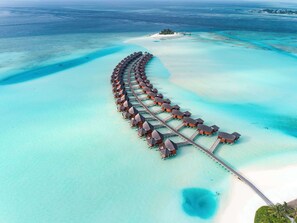 Suite Deluxe (Sunset Over Water Pool) | Exterior