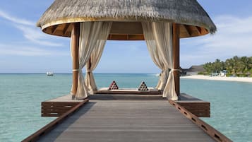 Couples treatment rooms, sauna, steam room, body treatments