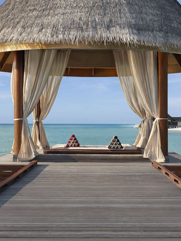 Couples treatment rooms, sauna, steam room, body treatments
