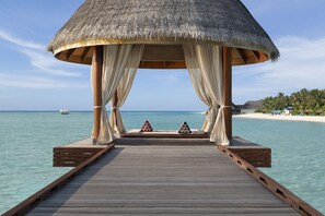 Couples treatment room(s), sauna, steam room, body treatments