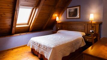 Bureau, espace de travail pour ordinateur portable, rideaux occultants