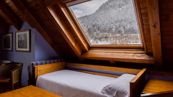 Triple Room (Attic 3 PAX) | Desk, laptop workspace, blackout drapes, WiFi (free)