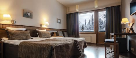 Superior-Zweibettzimmer, Balkon | 1 Schlafzimmer, Schreibtisch, Bettwäsche