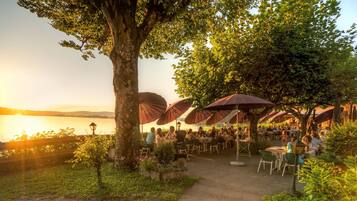Frühstück, Mittagessen, Abendessen, deutsche Küche, Blick aufs Meer
