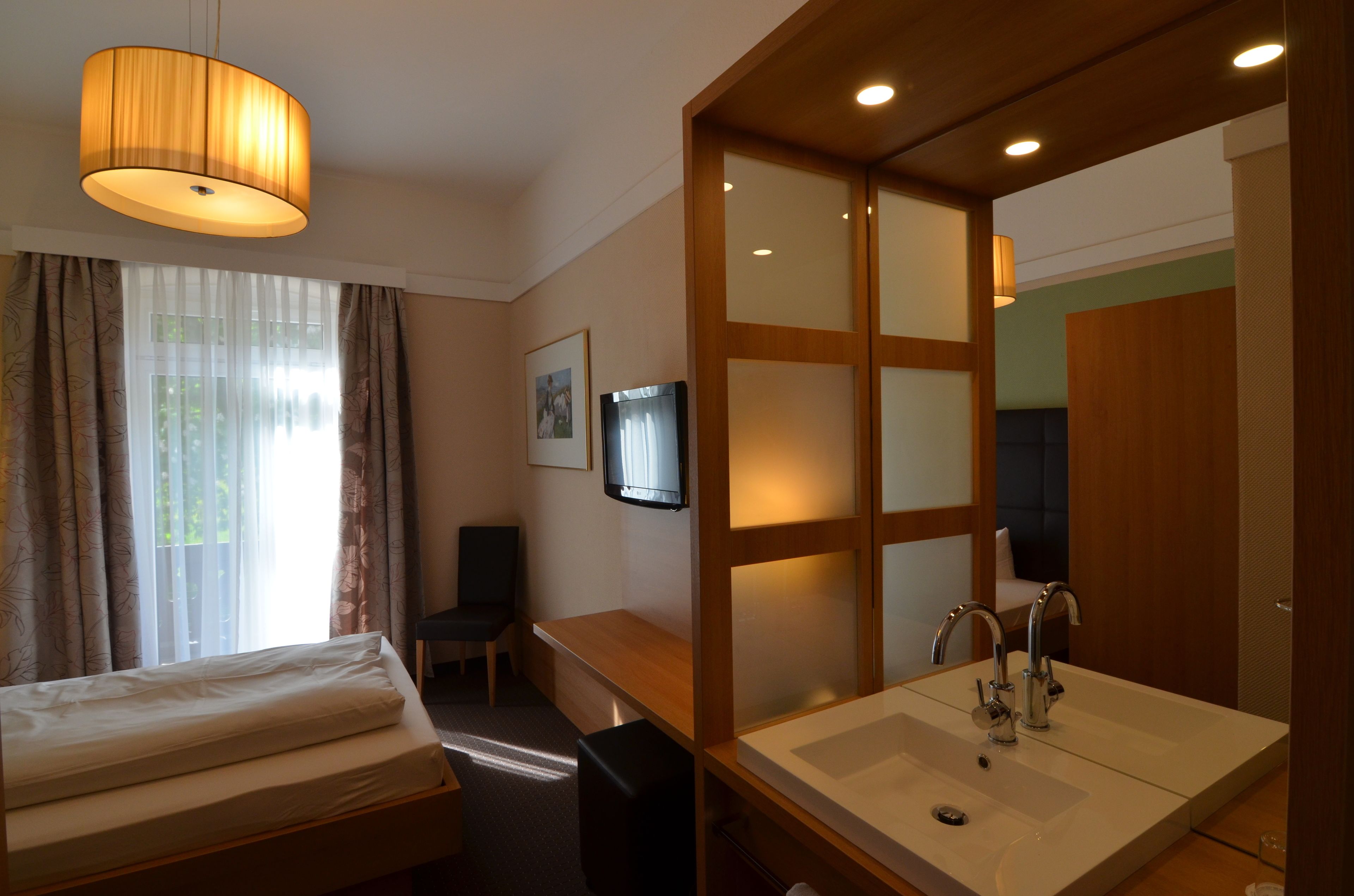 single room, 1 single bed, mountainside | hypo-allergenic bedding, in-room safe, individually furnished, desk