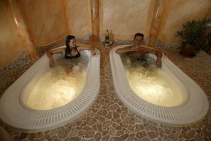 Bồn tắm spa trong nhà