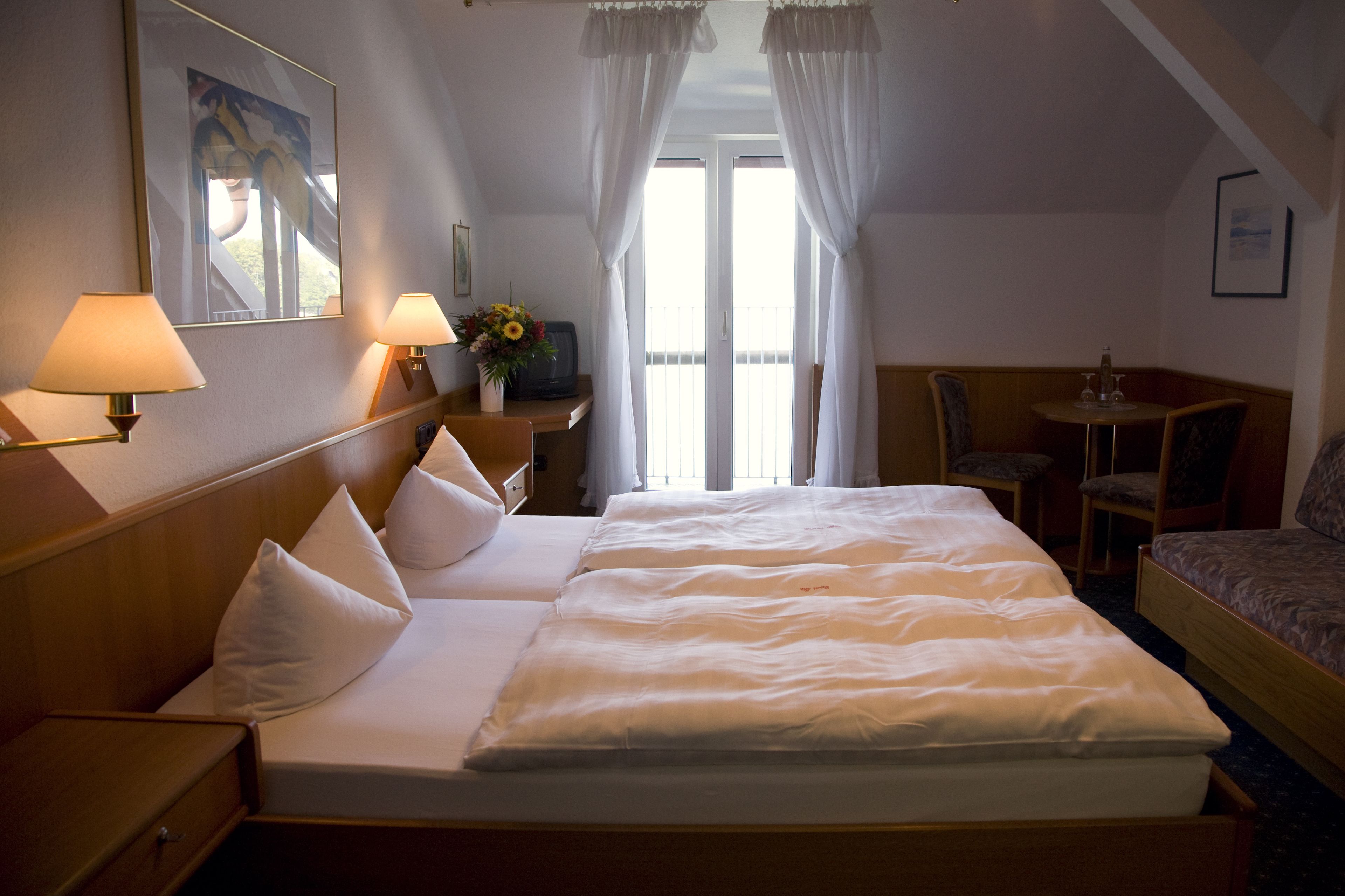 double room, lakeside | hypo-allergenic bedding, in-room safe, individually furnished, desk