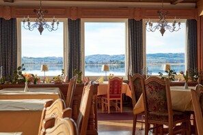 Aamiainen ja lounas; saksalainen keittiö, näkymät valtamerelle 