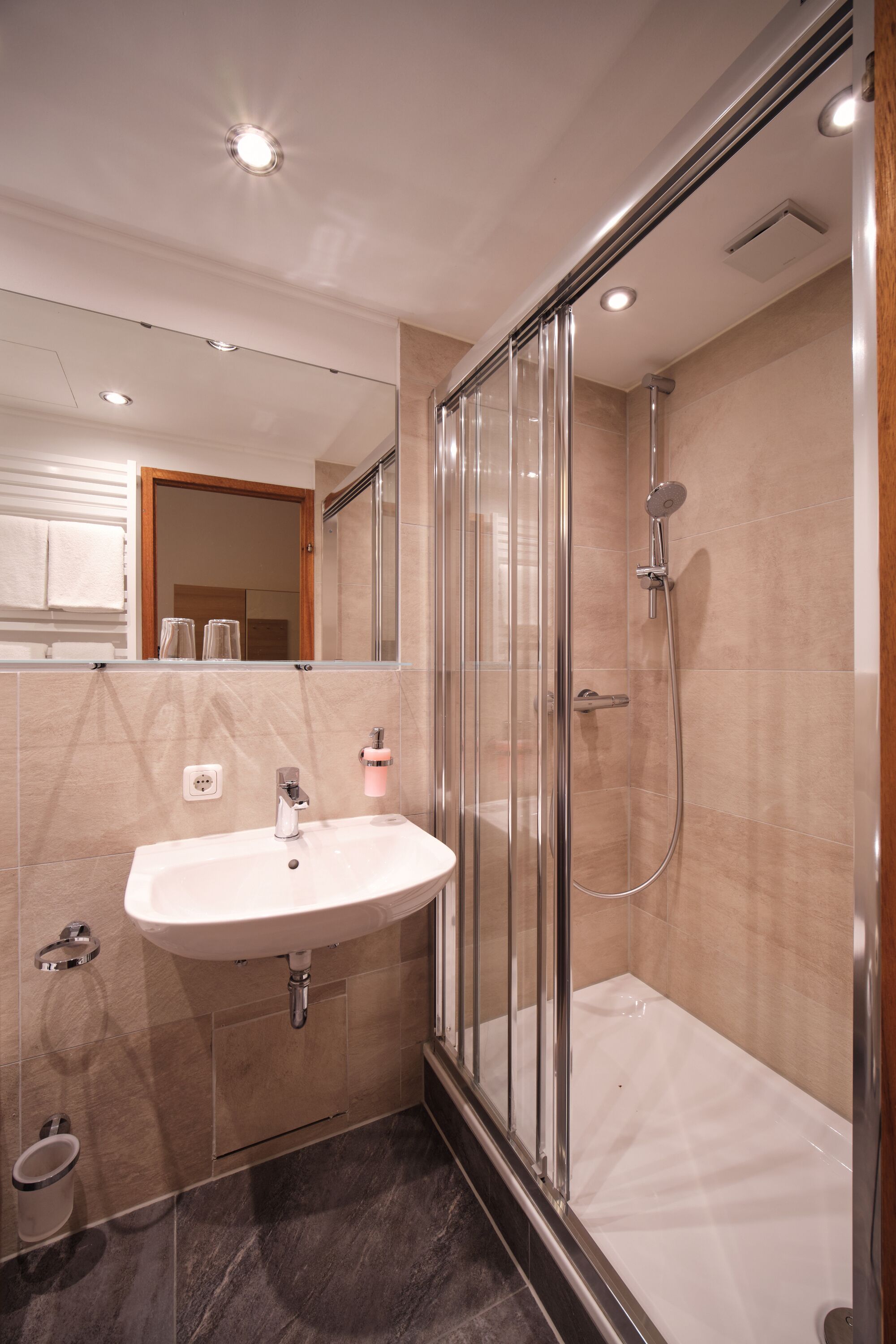 comfort double room, lakeside | bathroom | shower, hydromassage showerhead, hair dryer, towels